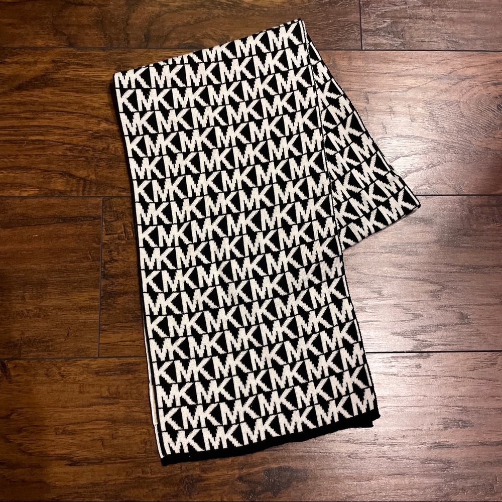 Michael Kors MK Scarf